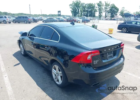 2015 Volvo S60 T5 Premier Plus z USA, uszkodzony, nr VIN YV126MFC7F1310000